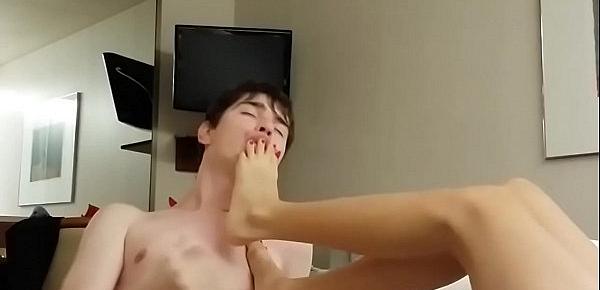  18 years old teen gets her feet licked, deepthroats and anal